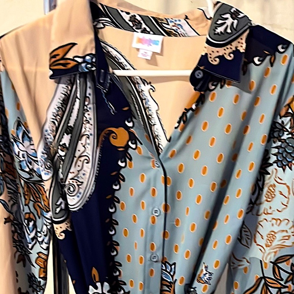 This is a very well made LuLaRoe dress. Extremely attractive and classy.